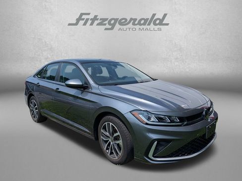 Used 2025 Volkswagen Jetta SE FWD image 1