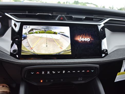 New 2026 Jeep Cherokee Laredo AWD/4WD image 19