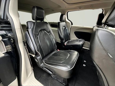 Used 2022 Chrysler Pacifica Limited image 24
