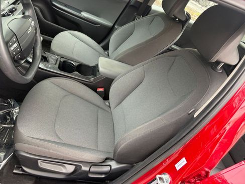 Used 2025 Kia K4 LXS image 30