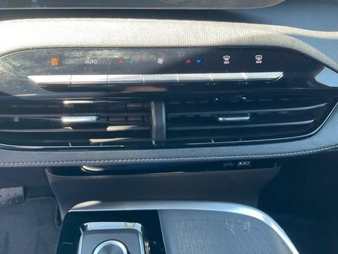 Used 2025 Buick Enclave Preferred AWD/4WD image 22