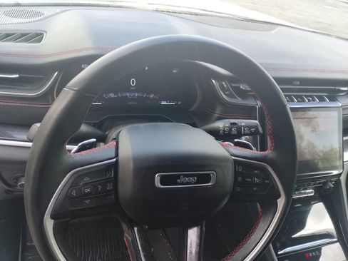 Used 2022 Jeep Grand Cherokee Trailhawk image 11