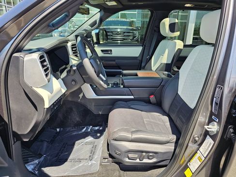 Used 2025 Toyota Sequoia Capstone AWD/4WD image 23