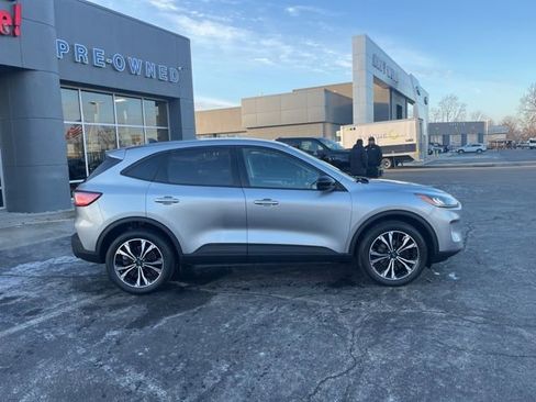 Used 2021 Ford Escape SE w/ SE Sport Appearance Package image 5