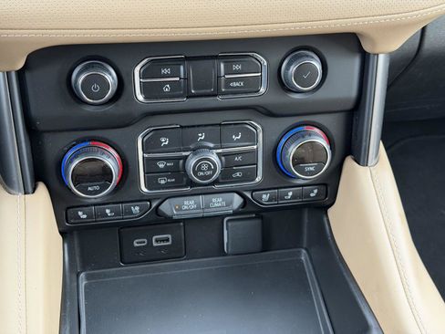 Used 2024 Chevrolet Suburban Premier image 11