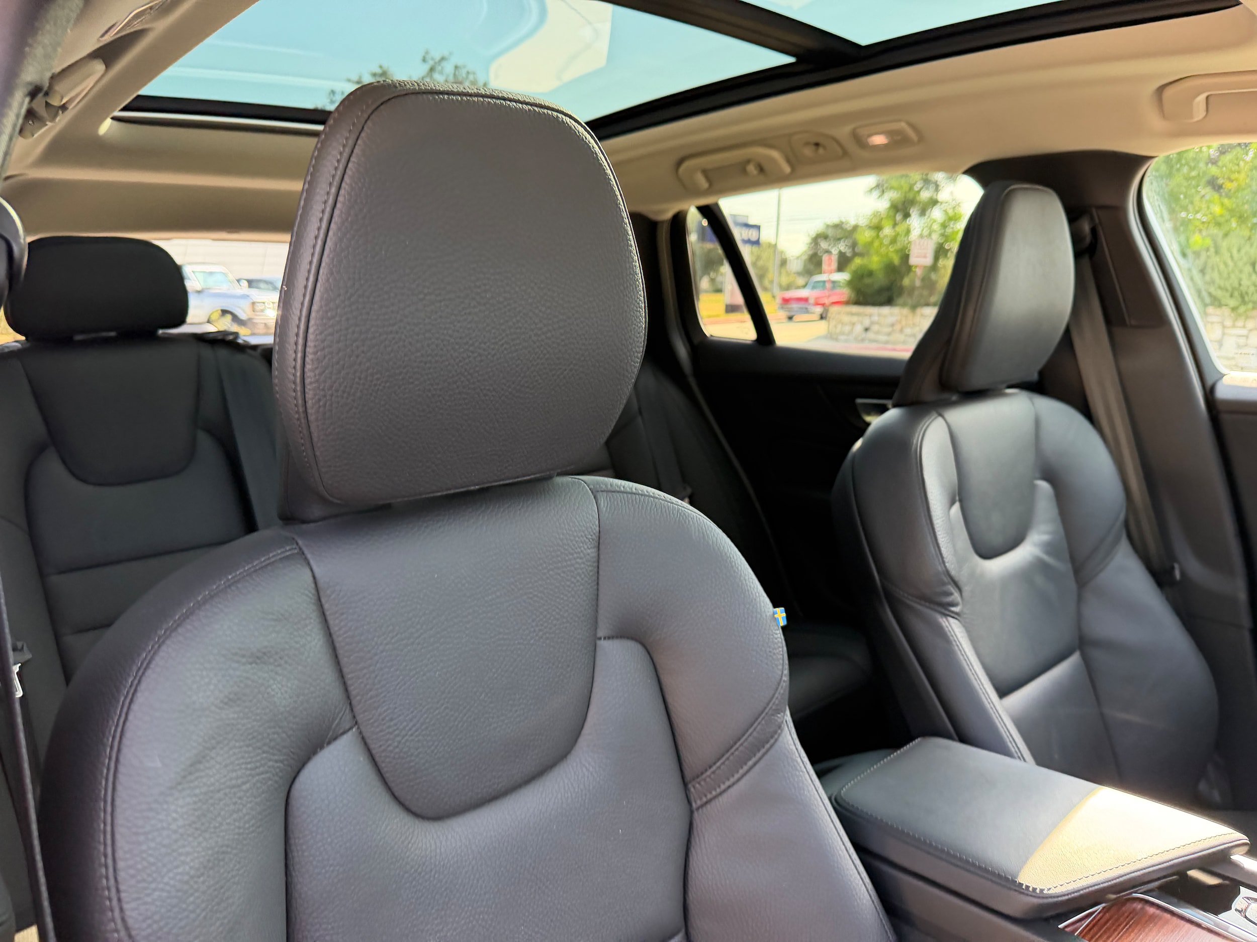 Certified 2025 Volvo V60 B5 Cross Country Plus AWD/4WD image 11