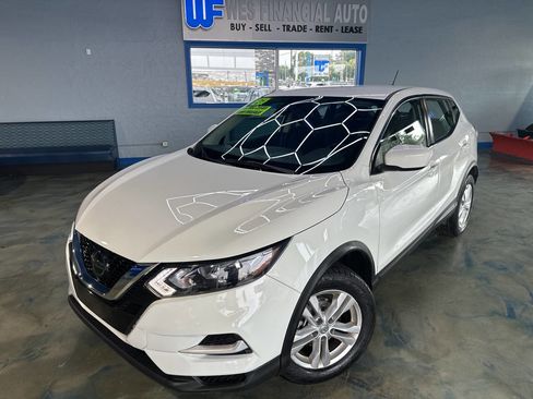 Used 2021 Nissan Rogue Sport S image 2