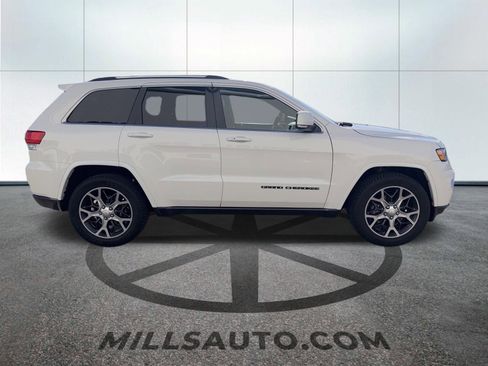 Used 2018 Jeep Grand Cherokee Limited AWD/4WD image 3