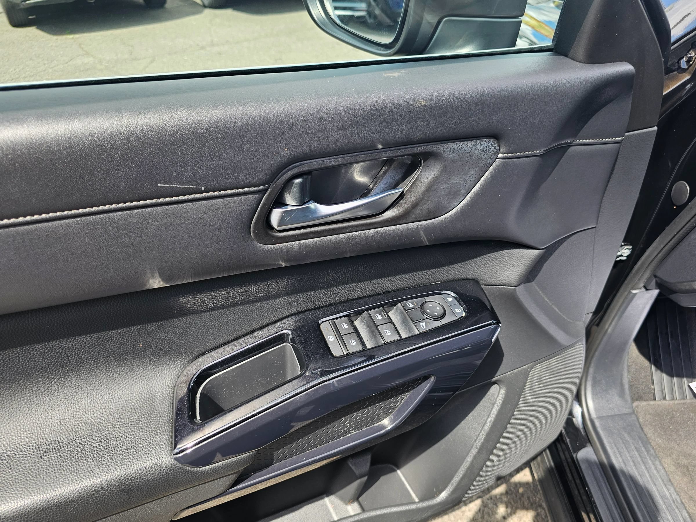 Used 2022 Nissan Pathfinder SV AWD/4WD image 33