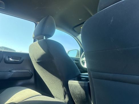 Used 2021 Toyota Tacoma TRD Sport w/ Technology Package image 28