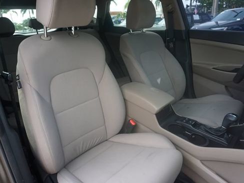Used 2019 Hyundai Tucson SE FWD image 2