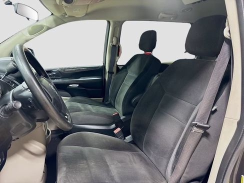 Used 2018 Dodge Grand Caravan SE FWD image 15
