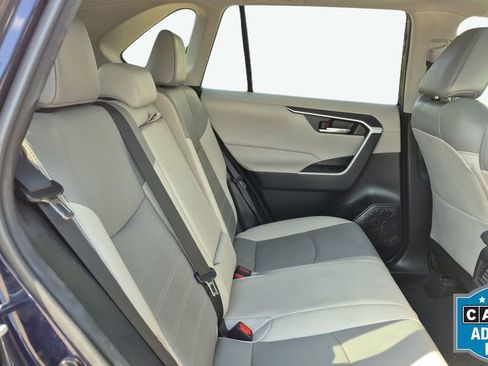 Used 2021 Toyota RAV4 XLE Premium image 25