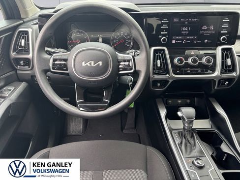Used 2022 Kia Sorento LX AWD/4WD image 15