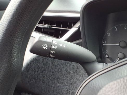 Used 2025 Toyota Corolla LE FWD image 28