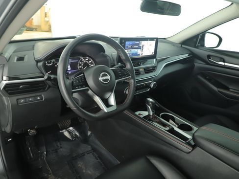 Used 2024 Nissan Altima 2.5 SR w/ SR Premium Package image 4