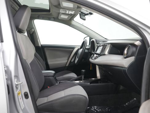 Used 2015 Toyota RAV4 XLE AWD/4WD image 11