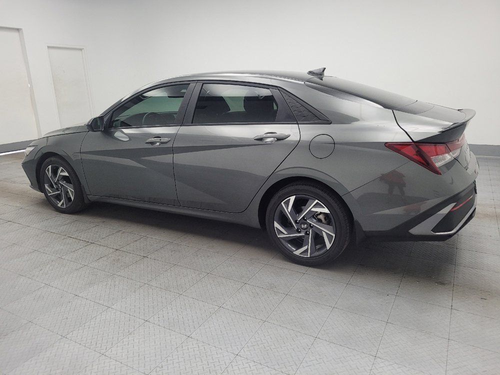 Used 2025 Hyundai Elantra Sport FWD image 3