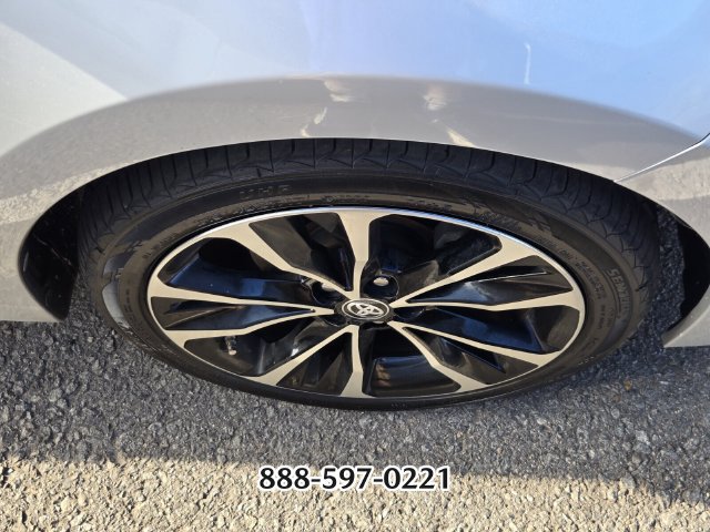 Used 2018 Toyota Corolla SE FWD image 6