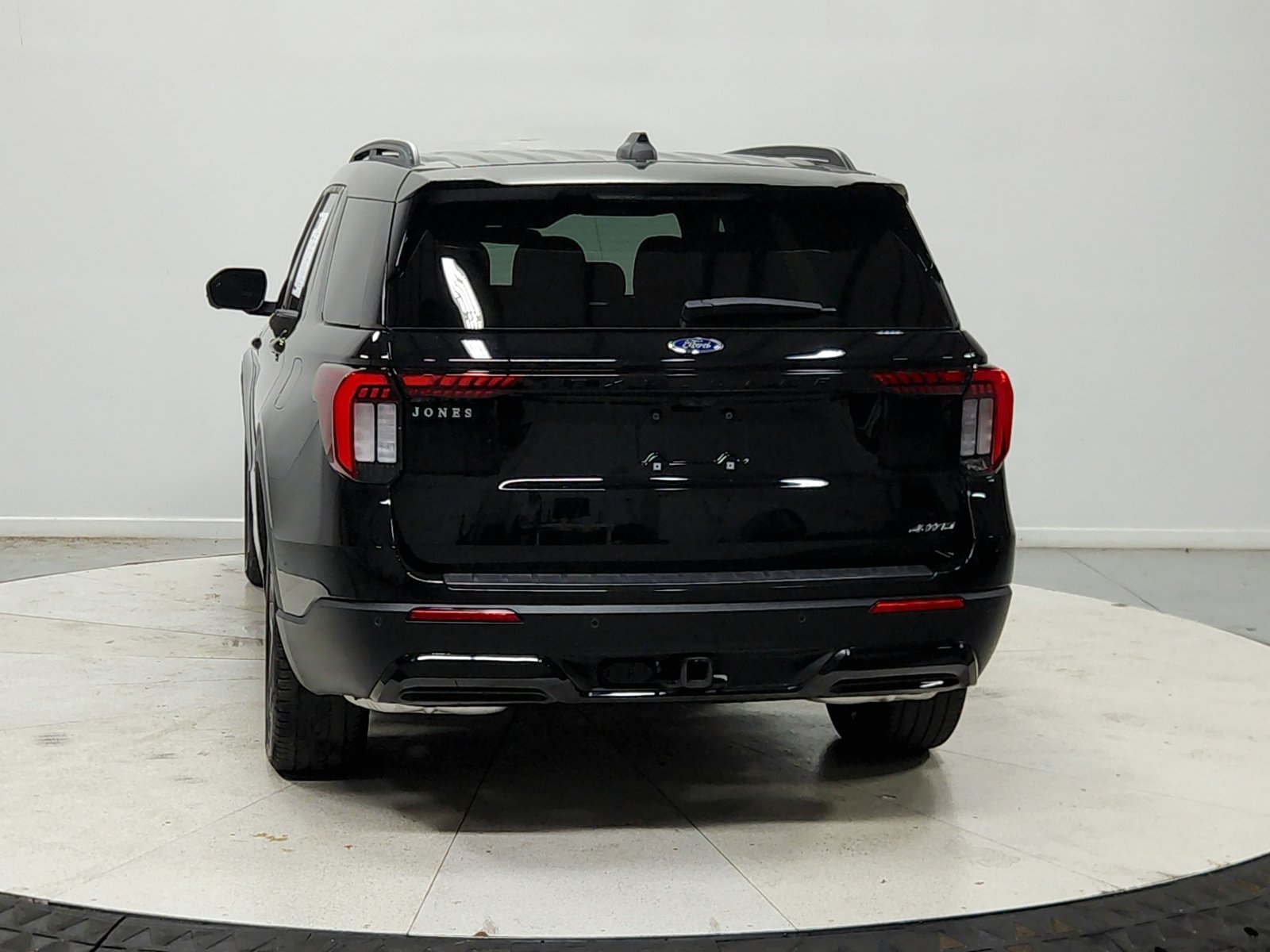 Used 2025 Ford Explorer ST-Line w/ ST-Line Street Pack AWD/4WD image 7