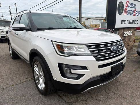 Used 2017 Ford Explorer Limited w/ Equipment Group 301A AWD/4WD image 4
