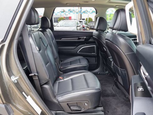 Used 2025 Kia Telluride S FWD image 10