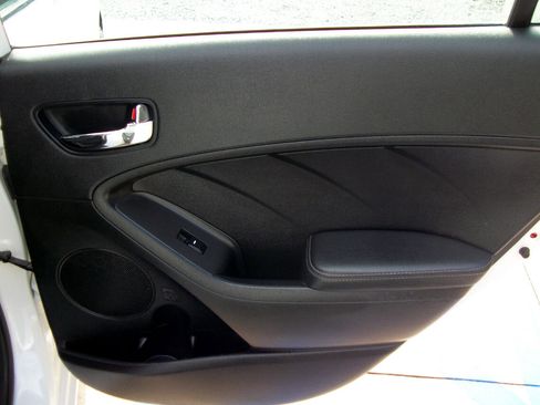 Used 2016 Kia Forte EX image 11