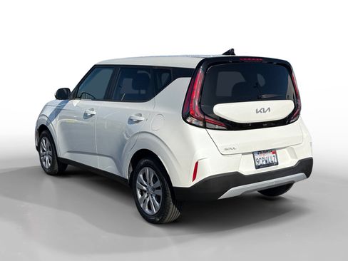 Used 2023 Kia Soul LX FWD image 3