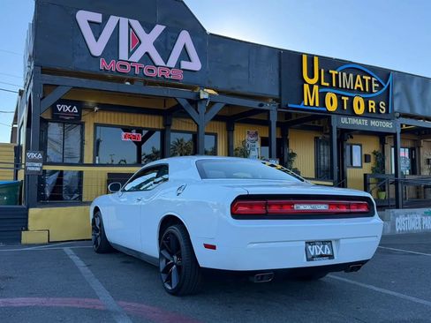Used 2012 Dodge Challenger SXT RWD image 7