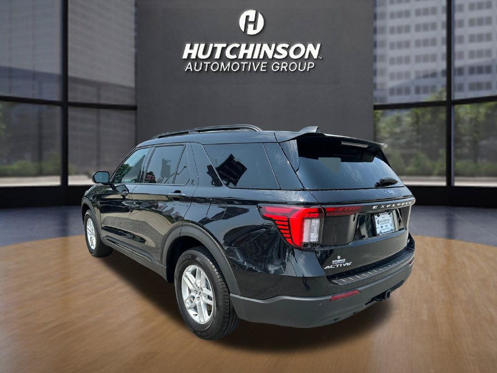 Used 2026 Ford Explorer Active AWD/4WD image 5