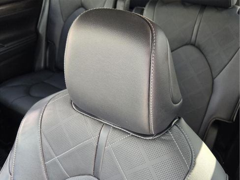 Used 2023 Toyota Highlander Platinum FWD image 23