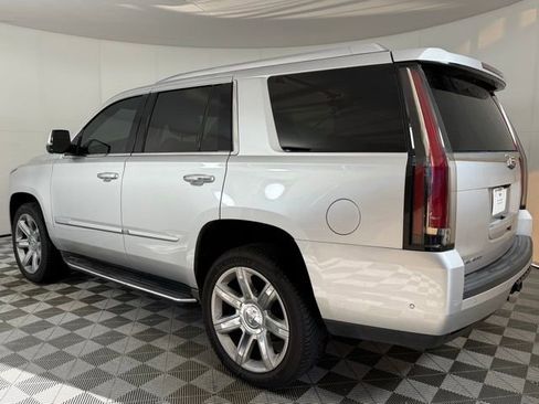 Used 2020 Cadillac Escalade Luxury image 5