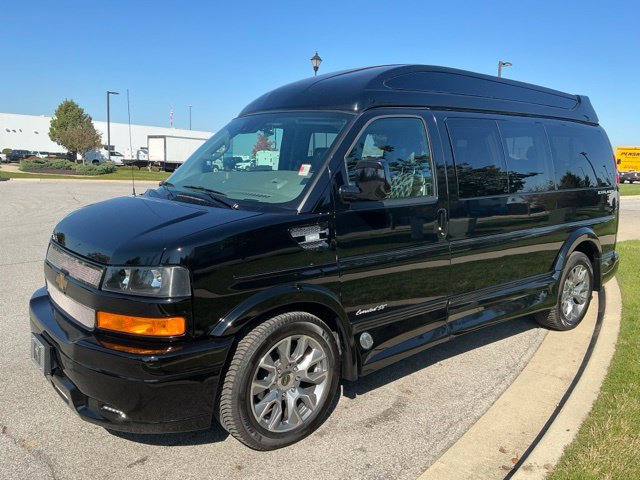 Used 2026 Chevrolet Express 2500 w/ Driver Convenience Package RWD image 3