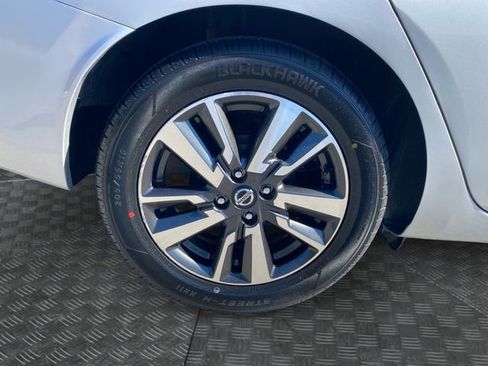 Used 2022 Nissan Versa SV image 33