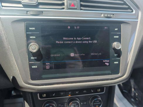 Used 2020 Volkswagen Tiguan SE w/ Panoramic Sunroof Package FWD image 18