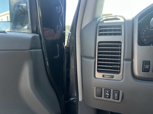 Used 2005 Nissan Titan SE w/ (R02) SE Off-Road Pkg image 14