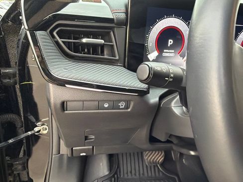 Certified 2025 Nissan Kicks SR FWD image 33