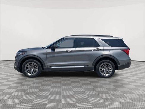 Certified 2025 Ford Explorer Active w/ Active Comfort Package AWD/4WD image 2