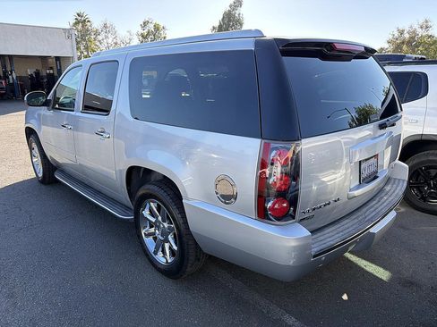 Used 2012 GMC Yukon XL Denali RWD image 4