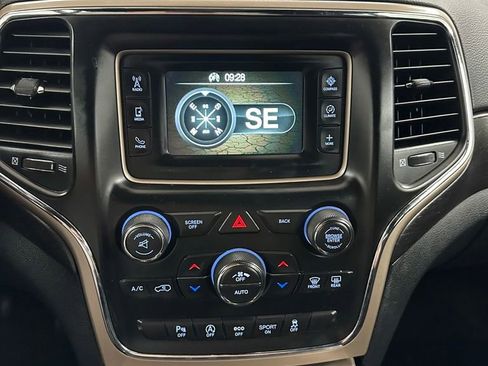 Used 2017 Jeep Grand Cherokee Laredo w/ Quick Order Package 23E AWD/4WD image 20