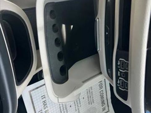 Certified 2021 Chrysler Pacifica Touring-L w/ Uconnect Theater Family Group FWD image 55