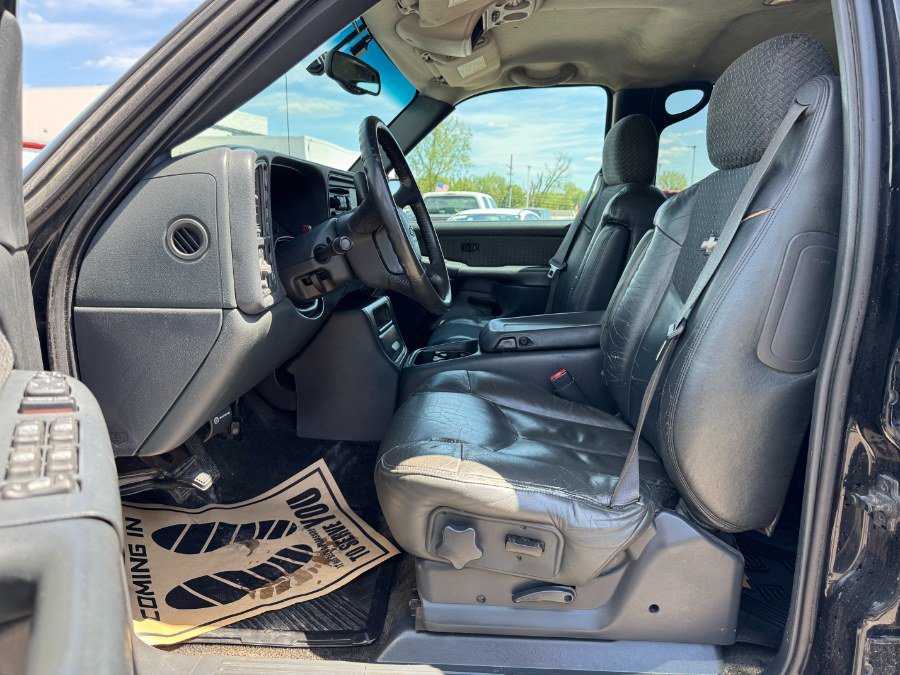 Used 2002 Chevrolet Avalanche 2500 w/ Convenience Pkg AWD/4WD image 15