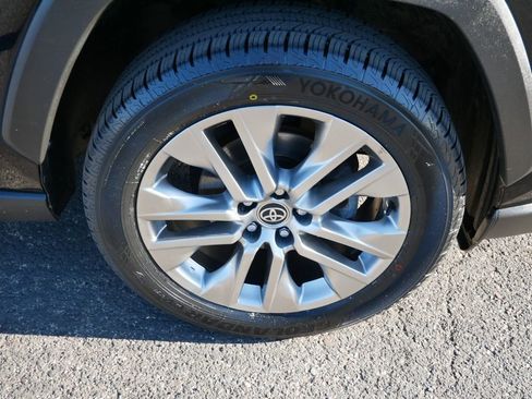 Used 2020 Toyota RAV4 Limited AWD/4WD image 8