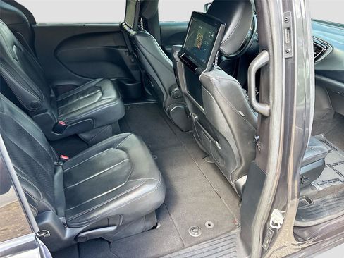 Used 2020 Chrysler Pacifica Touring-L Plus w/ S Appearance Package FWD image 30