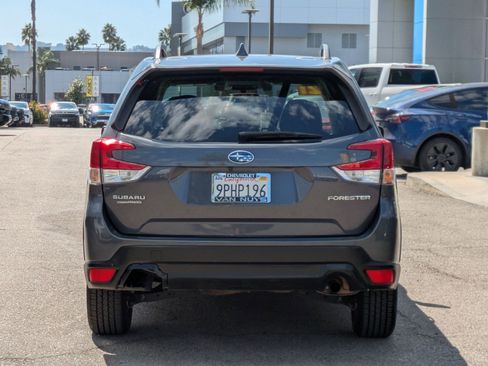 Used 2021 Subaru Forester Premium image 6