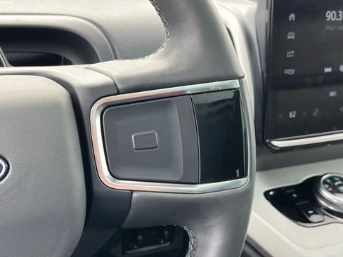 Used 2025 Ford Expedition Active AWD/4WD image 18