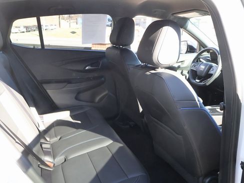 Used 2025 Buick Envista Sport Touring image 11