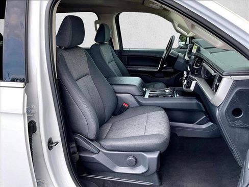 Used 2024 Ford Expedition XLT RWD image 9