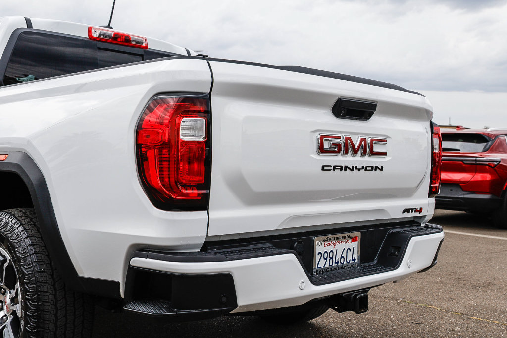 Used 2024 GMC Canyon AT4 w/ AT4 Premium Package AWD/4WD image 16