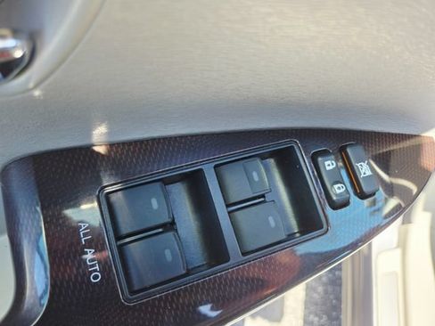 Used 2011 Toyota Venza AWD w/ Convenience Pkg image 33